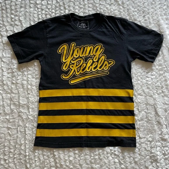 ECKO UNLIMITED Boys Pre-Owned Black with & yellow lines. Young Rebels title. - Picture 1 of 3